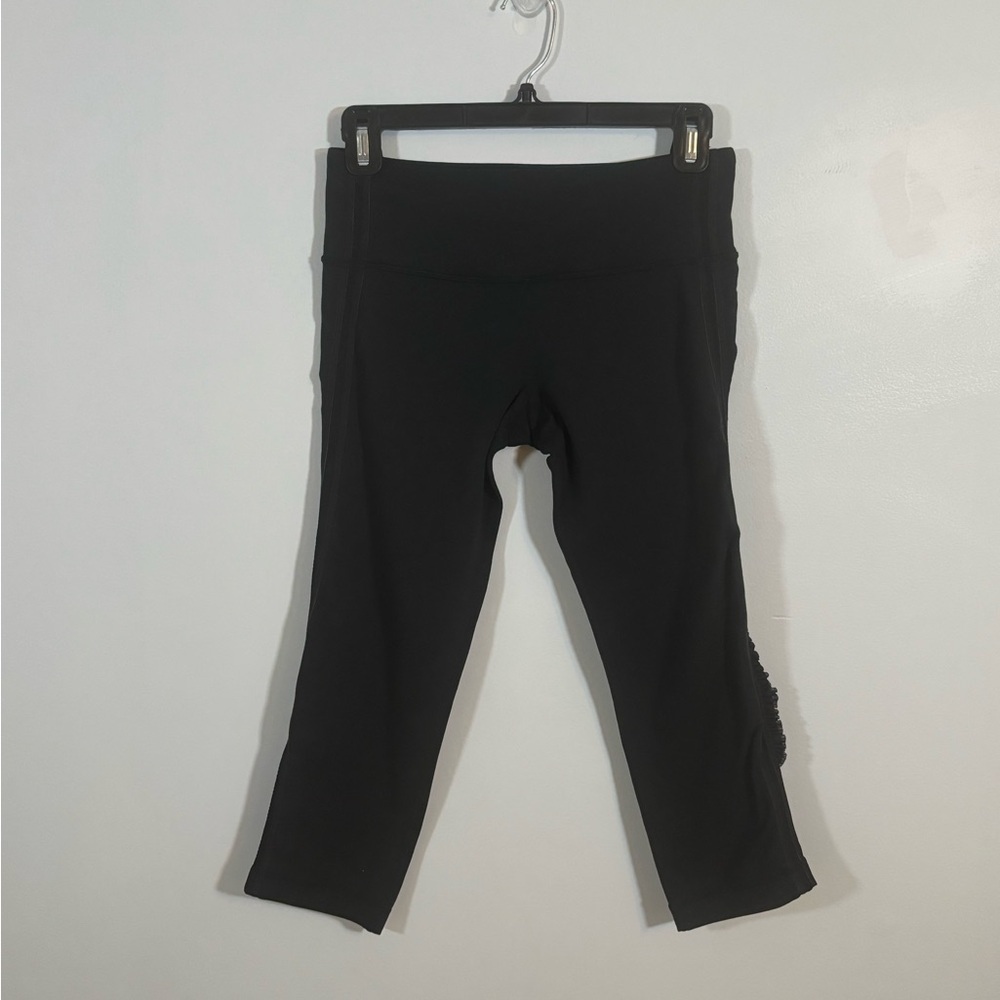 Lululemon Black Ruffle Trim Capri Leggings Size 6 Yoga Crop Pants